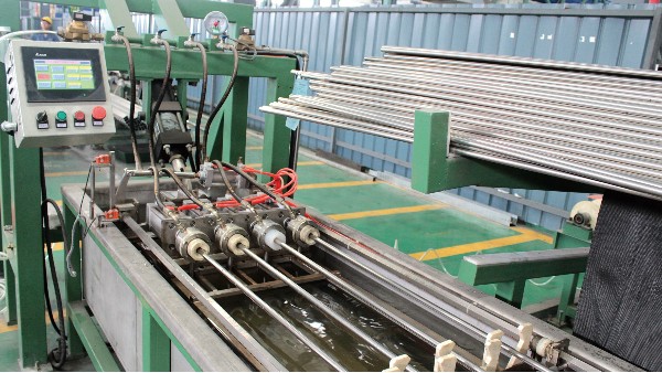 304不銹鋼焊管在流體輸送領域有哪些優(yōu)勢？