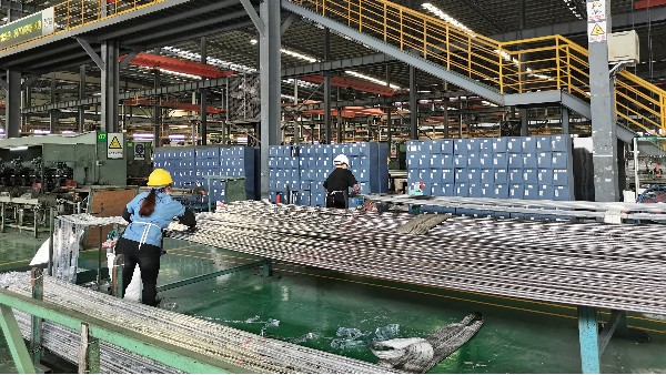 不銹鋼裝飾管和不銹鋼工業(yè)管之間有什么不同？